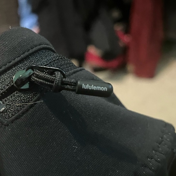 Lululemon nwot crop leggings - zip pocket in back with seams - Picture 2 of 5